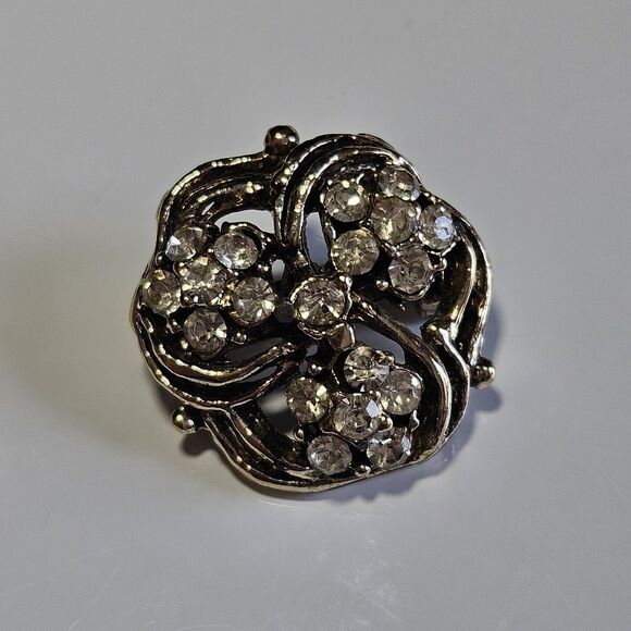 W.M.C.A. (White Metal Casters Association) vintage Gold white rhinestone brooch - Picture 9 of 9